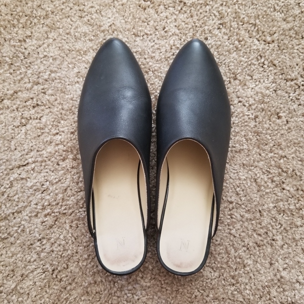 Nisolo Mariella Mules in Black Polished Leather